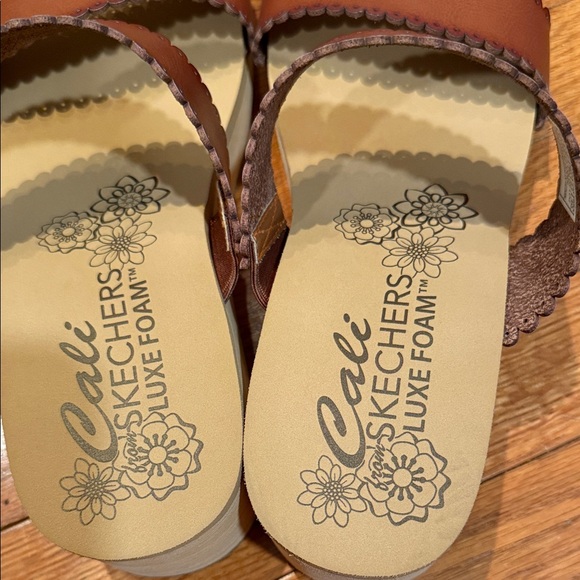 Skechers Cali Summers Wedge Sandals in a brown or lug color with Luxe Foam insol - Picture 2 of 5